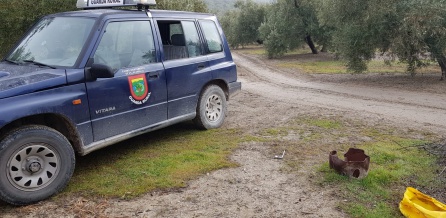 El pozo se encuentra junto a un camino El pozo se encuentra junto a un camino