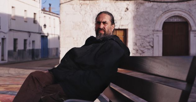 Nacho dejó Barcelona buscando un pueblo tranquilo y lo ha encontrado en Almodóvar del Pinar. Nacho dejó Barcelona buscando un pueblo tranquilo y lo ha encontrado en Almodóvar del Pinar.