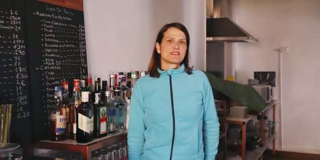 Ana, en su bar El pilar de Ana. Ana, en su bar El pilar de Ana.