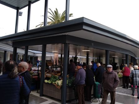 El mercado ha renovado todas sus buestos de venta El mercado ha renovado todas sus buestos de venta