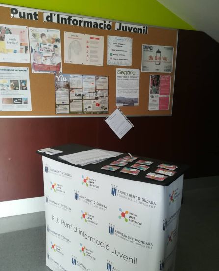 Punto de Información Juvenil en el IES Xebic de Ondara. Punto de Información Juvenil en el IES Xebic de Ondara.
