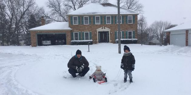 La familia de Arancha Martínez jugando en la nieve cerca de su casa en Chicago, EE UU. La familia de Arancha Martínez jugando en la nieve cerca de su casa en Chicago, EE UU.