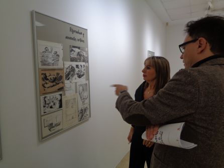 El gerente del Instituto, Luis González, comenta uno de los paneles a la concejal de Cultura, Azucena Esteban El gerente del Instituto, Luis González, comenta uno de los paneles a la concejal de Cultura, Azucena Esteban
