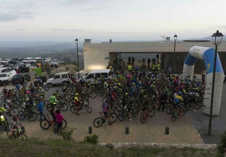 Los participantes de la III edición de la Ultra Maratón BTT en 2018 preparandose para la salida Los participantes de la III edición de la Ultra Maratón BTT en 2018 preparandose para la salida