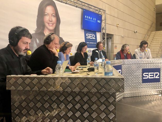 Àngels Barceló y su equipo de Hora 25 desde el IVAM Àngels Barceló y su equipo de Hora 25 desde el IVAM
