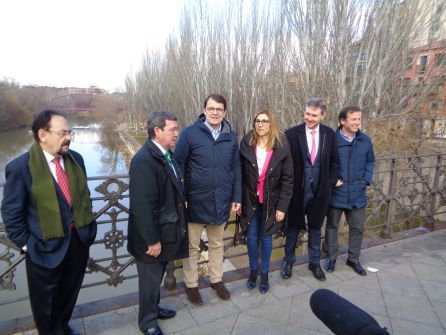 Mañueco arropa a González frente a la alternativa de la "izquierda radical" Mañueco arropa a González frente a la alternativa de la "izquierda radical"