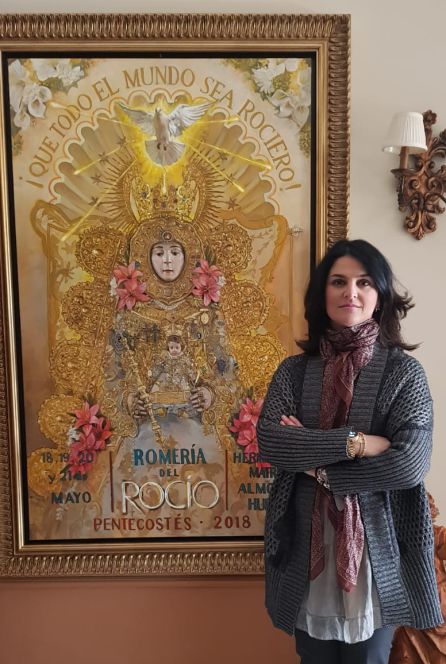Nuria Barrera posa ante el cartel realizado el pasado año por el malagueña Raúl Berzosa Nuria Barrera posa ante el cartel realizado el pasado año por el malagueña Raúl Berzosa