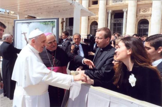 El Papa Francisco saluda a María José Ruiz. El Papa Francisco saluda a María José Ruiz.