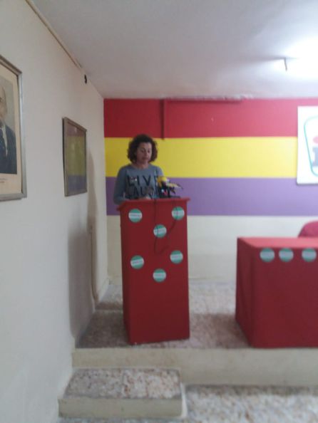 Momento de la intervención de María Cruz Ratia Momento de la intervención de María Cruz Ratia