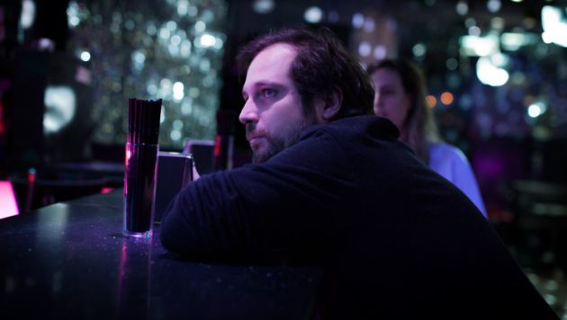 Carlos Vermut en pleno rodaje de 'Quién te cantará' Carlos Vermut en pleno rodaje de 'Quién te cantará'