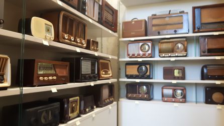 Parte de la colección de radios. Parte de la colección de radios.