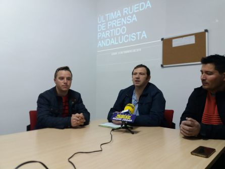 Otro momento de la rueda de prensa de Juan López, en el centro Otro momento de la rueda de prensa de Juan López, en el centro