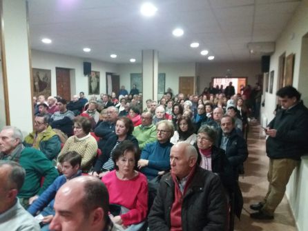 El público asistente abarrotaba el salon deactos del Centro Parroquial El público asistente abarrotaba el salon deactos del Centro Parroquial