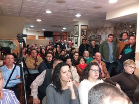 Público asistente a la asamblea Público asistente a la asamblea