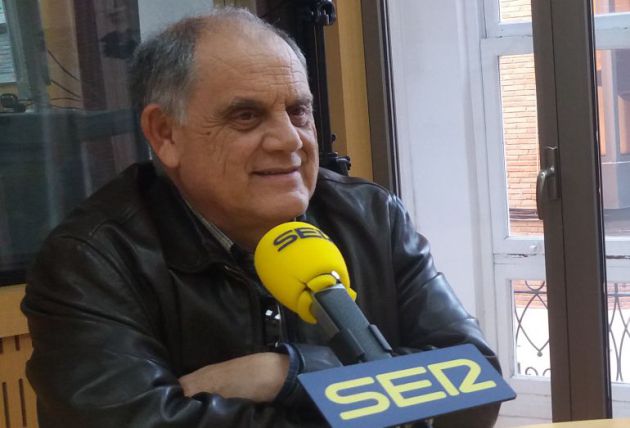 César Oliva en los estudios de Radio Murcia. Foto archivo César Oliva en los estudios de Radio Murcia. Foto archivo