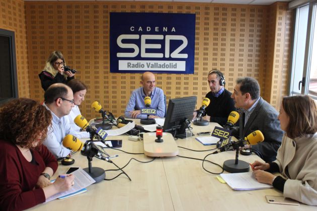 El gobierno municipal garantiza que el servicio de limpieza será público mientras C´s plantea privatizaciones El gobierno municipal garantiza que el servicio de limpieza será público mientras C´s plantea privatizaciones