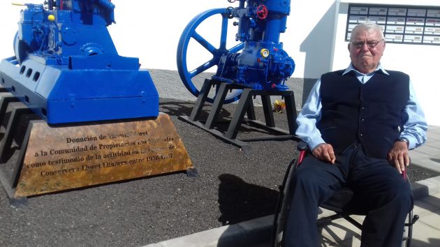 Imagen del momento del homenaje, al fondo, los motores y compresores ahora expuestos Imagen del momento del homenaje, al fondo, los motores y compresores ahora expuestos