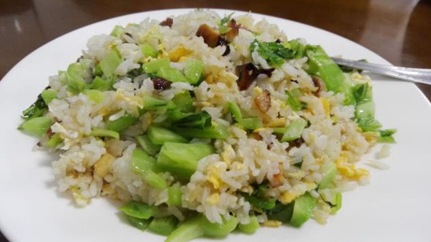 Arroz con verduras, huevo y panceta Arroz con verduras, huevo y panceta