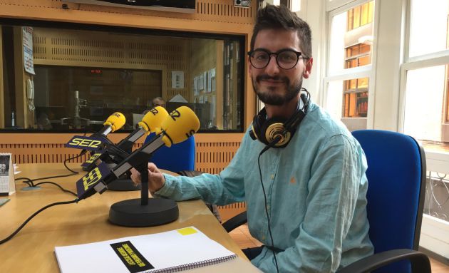 José Antonio Valera en los estudios de Radio Murcia José Antonio Valera en los estudios de Radio Murcia