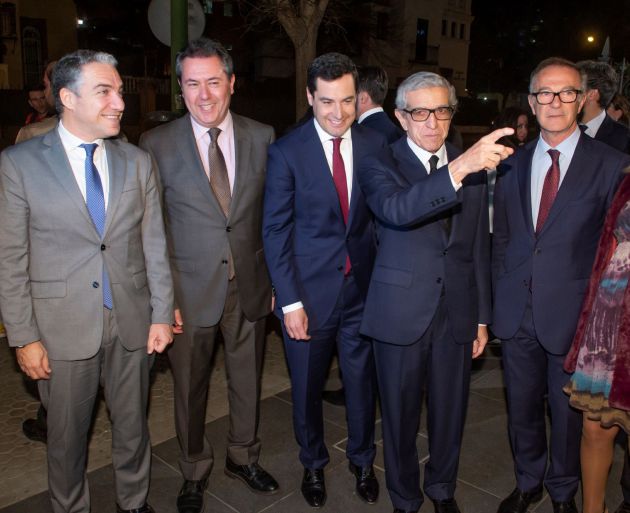 De izq a dcha, el consejero de la Presidencia de la Junta de Andalucía, Elías Bendodo, el alcalde de Sevilla, Juan Espadas, el presidente de la Junta, Juanma Moreno, el presidente de la Fundación Unicaja, Braulio Medel y el ministro de Cultura, José Guirao, durante la inauguración de la mayor muestra del legado que puede verse en la exposición ''Los Machado vuelven a Sevilla", que reúne en la capital hispalense el legado recabado en quince años de trabajo por la Fundación Unicaja. De izq a dcha, el consejero de la Presidencia de la Junta de Andalucía, Elías Bendodo, el alcalde de Sevilla, Juan Espadas, el presidente de la Junta, Juanma Moreno, el presidente de la Fundación Unicaja, Braulio Medel y el ministro de Cultura, José Guirao, durante la inauguración de la mayor muestra del legado que puede verse en la exposición ''Los Machado vuelven a Sevilla", que reúne en la capital hispalense el legado recabado en quince años de trabajo por la Fundación Unicaja.