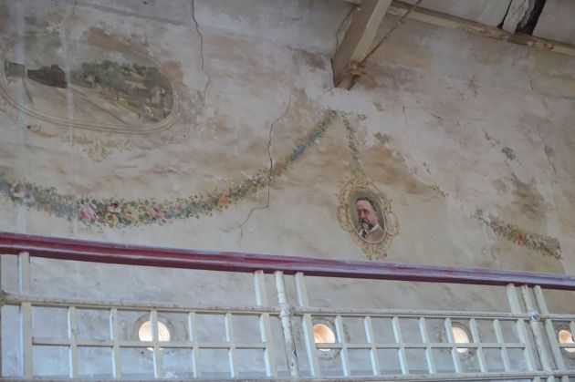 Detalle de las pinturas del Teatro de La Colonia de Santa Eulalia Detalle de las pinturas del Teatro de La Colonia de Santa Eulalia