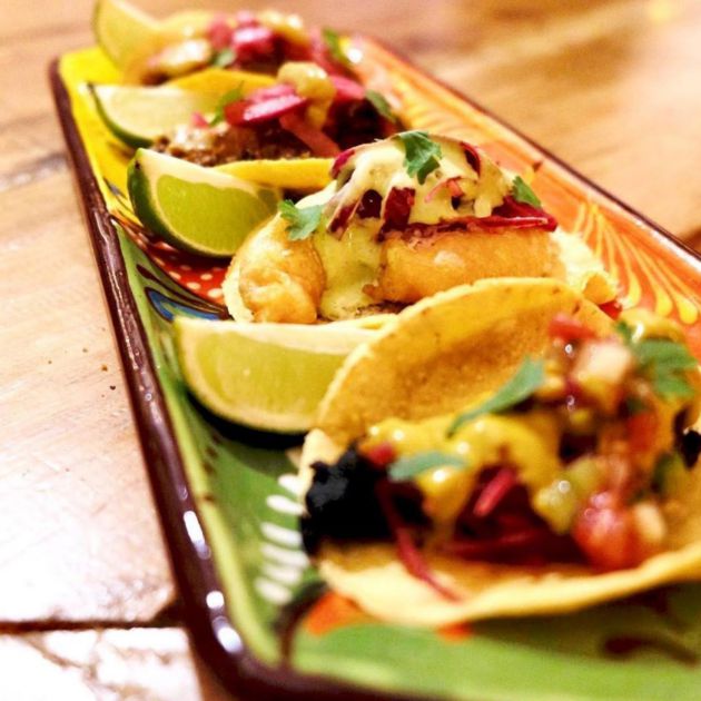 Tacos de camarones, corvina, cochinita pibil y del pastor Tacos de camarones, corvina, cochinita pibil y del pastor