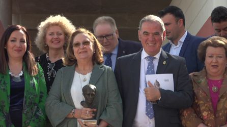 La actriz Rosario Pardo premiada por llevar por toda España el personaje de la quesadeña Josefina Manresa en la obra teatral "Los Dias de la Nieve" La actriz Rosario Pardo premiada por llevar por toda España el personaje de la quesadeña Josefina Manresa en la obra teatral "Los Dias de la Nieve"