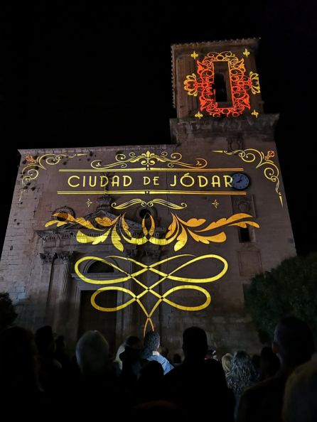 Momento de la proyección del video-Mapping sobra la fachada de la iglesia de la Asunción Momento de la proyección del video-Mapping sobra la fachada de la iglesia de la Asunción