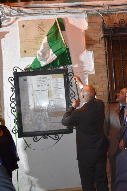 Descubrimiento de la Placa Conmemorativa en la fachada del Ayuntamiento Descubrimiento de la Placa Conmemorativa en la fachada del Ayuntamiento