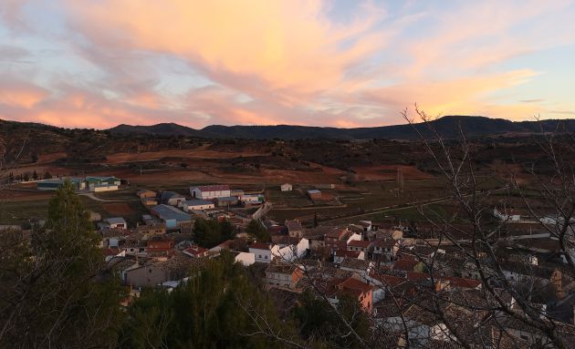 Ribatajada, desde el cerro de la ermita de la Virgen de la Estrella. Ribatajada, desde el cerro de la ermita de la Virgen de la Estrella.