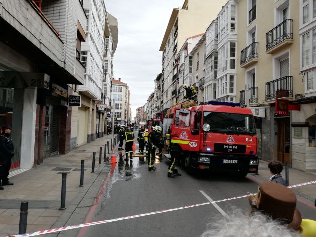 El Carnaval se interrumpió por un incendio en el local que ocupaba el bar Dólar El Carnaval se interrumpió por un incendio en el local que ocupaba el bar Dólar