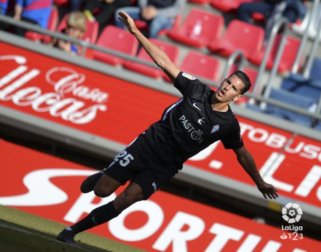 Álex Alegría celebra su gol en Soria, ante de pedir perdón a la que fue su afición. Álex Alegría celebra su gol en Soria, ante de pedir perdón a la que fue su afición.