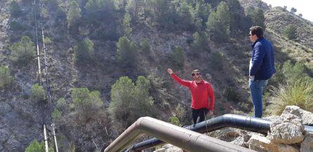 La impresionante conducción de agua potable y para riego atravesand el barranco de La Canal La impresionante conducción de agua potable y para riego atravesand el barranco de La Canal
