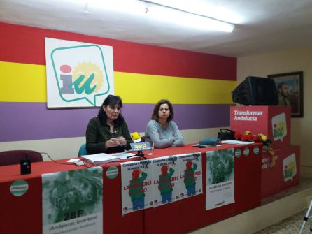 Momento de la rueda de prensa, con la intervención de Juana Cazorla, a la izquierda Momento de la rueda de prensa, con la intervención de Juana Cazorla, a la izquierda