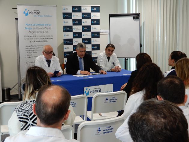 De izq a derecha Lorenzo Chacon jefe de ginecologia, Manuel Lopez Otero gerente del hospital y Fernando Romero Candau director médico De izq a derecha Lorenzo Chacon jefe de ginecologia, Manuel Lopez Otero gerente del hospital y Fernando Romero Candau director médico