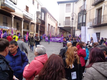Más de un centenar de personas se concentraba en la plaza del Trigo este mediodía Más de un centenar de personas se concentraba en la plaza del Trigo este mediodía