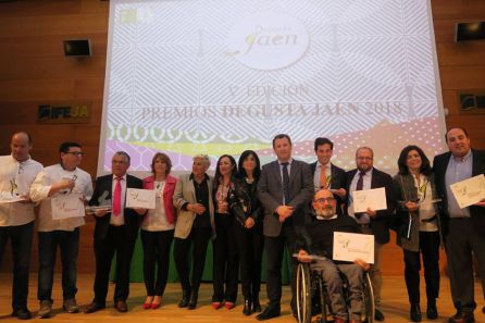 Foto de familia de los premiados en esta edición don los premios Degusta Jaén Foto de familia de los premiados en esta edición don los premios Degusta Jaén