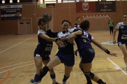 Vanesa Amorós salva la defensa visitante Vanesa Amorós salva la defensa visitante