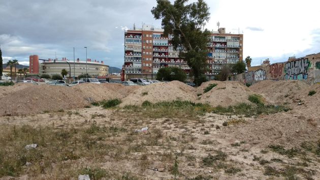 Las zonas sin urbanizar en Barriomar se convierten en zonas de juego para los más pequeños ante la falta de parques y jardines, "con el peligro que ello conlleva", denuncian los vecinos Las zonas sin urbanizar en Barriomar se convierten en zonas de juego para los más pequeños ante la falta de parques y jardines, "con el peligro que ello conlleva", denuncian los vecinos