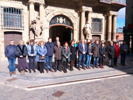 Concejales del Ayuntamiento de Pamplona en la plaza consistorial Concejales del Ayuntamiento de Pamplona en la plaza consistorial