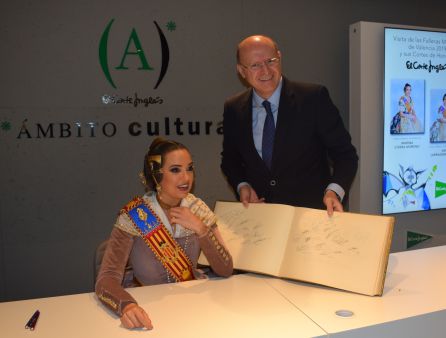 Marina ha encontrado en el Libro de Honor su firma como integrante de la Corte de Honor Infantil de 2006 Marina ha encontrado en el Libro de Honor su firma como integrante de la Corte de Honor Infantil de 2006