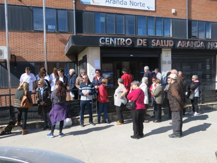 También se ha celebrado concentración frente al Centro de Salud Aranda Norte También se ha celebrado concentración frente al Centro de Salud Aranda Norte