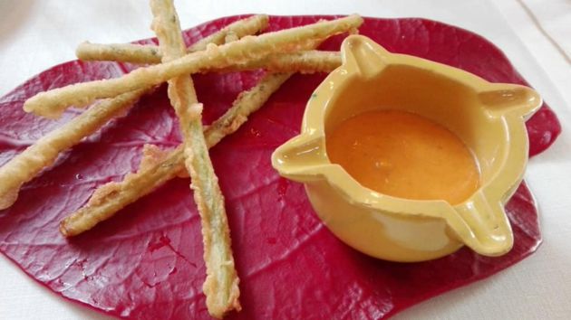 Tagarninas en tempura con el majao de Mumá Pepa Tagarninas en tempura con el majao de Mumá Pepa