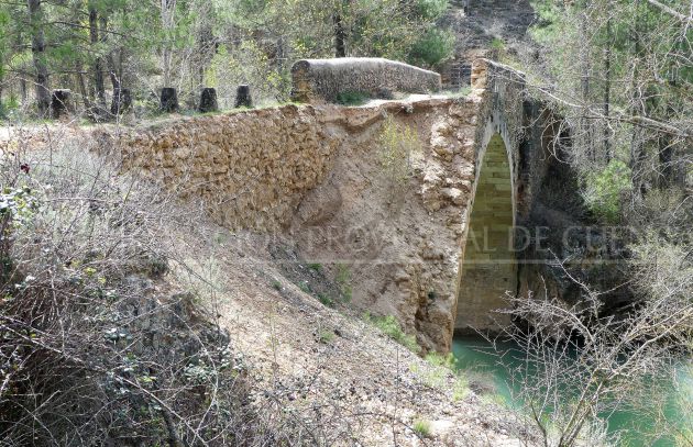 Puente del Chantre tras su derrumbe en 2013. Puente del Chantre tras su derrumbe en 2013.