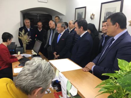 Momento en el que se ha registrado la moción de censura Momento en el que se ha registrado la moción de censura