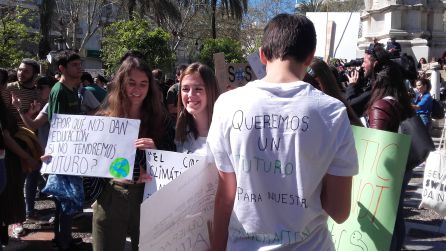 Miles de estudiantes exigen en Sevilla medidas urgentes contra el cambio climático Miles de estudiantes exigen en Sevilla medidas urgentes contra el cambio climático