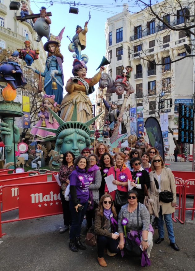 Les Beatrius en la falla ganadora Almirante Cadarso - Conde Altea Les Beatrius en la falla ganadora Almirante Cadarso - Conde Altea