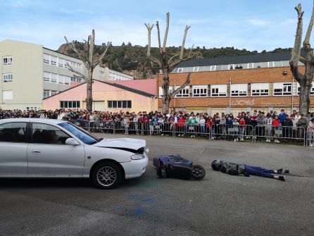 Momento del simulacro en el IES Augusto González Linares. Momento del simulacro en el IES Augusto González Linares.
