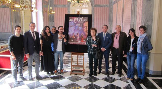 El alcalde de Murcia, José Ballesta, acompañó al equipo de 'Volvió una noche' en la presentación de la obra que tuvo lugar en el Romea El alcalde de Murcia, José Ballesta, acompañó al equipo de 'Volvió una noche' en la presentación de la obra que tuvo lugar en el Romea