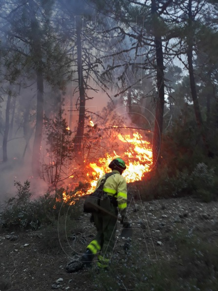 Pasa a 'controlado' el incendio forestal en Iznatoraf Pasa a 'controlado' el incendio forestal en Iznatoraf